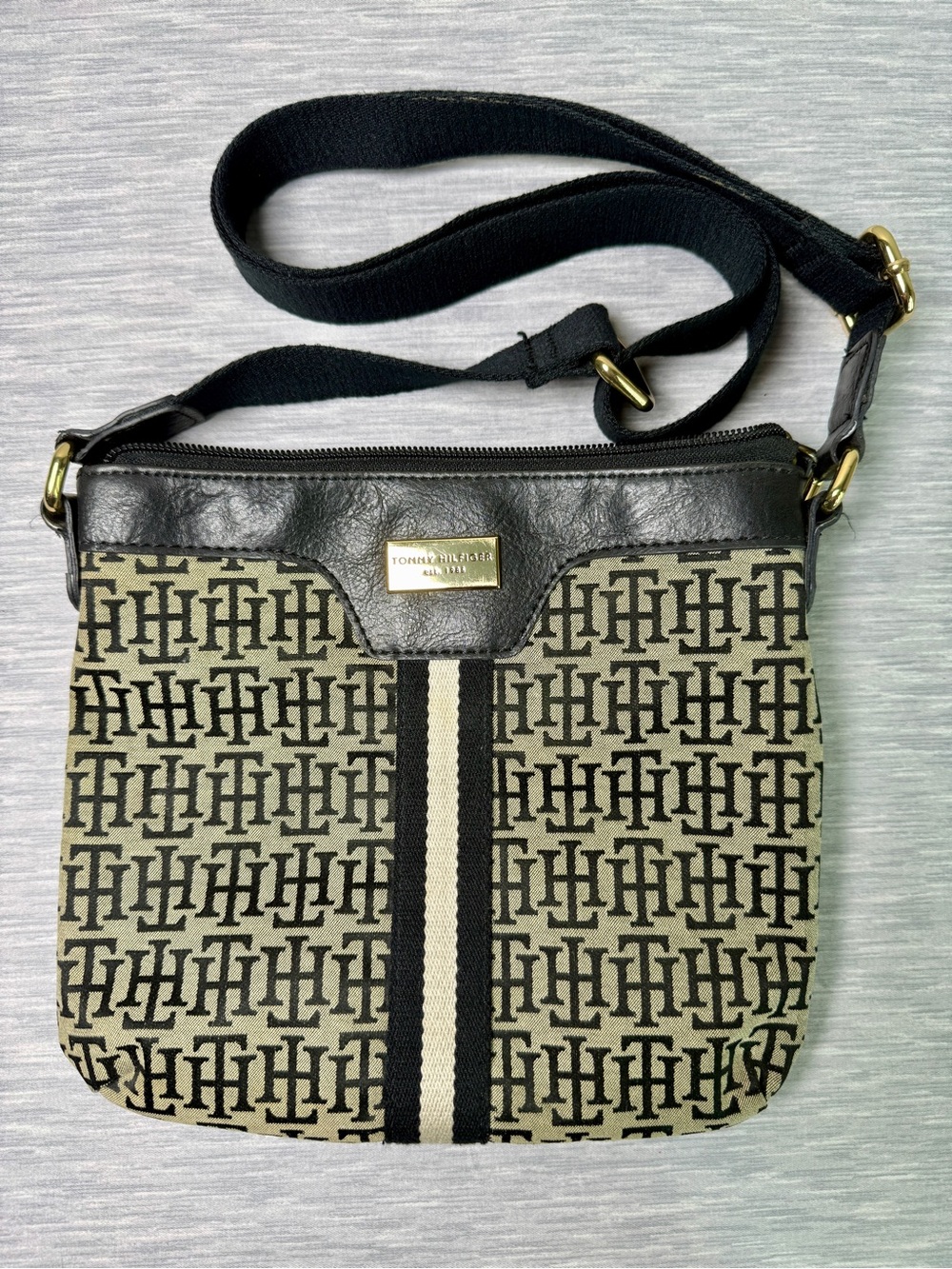 Tommy Hilfiger Monogram Crossbody Bag Black Tan Logo Stripe Y2K Retro Vintage